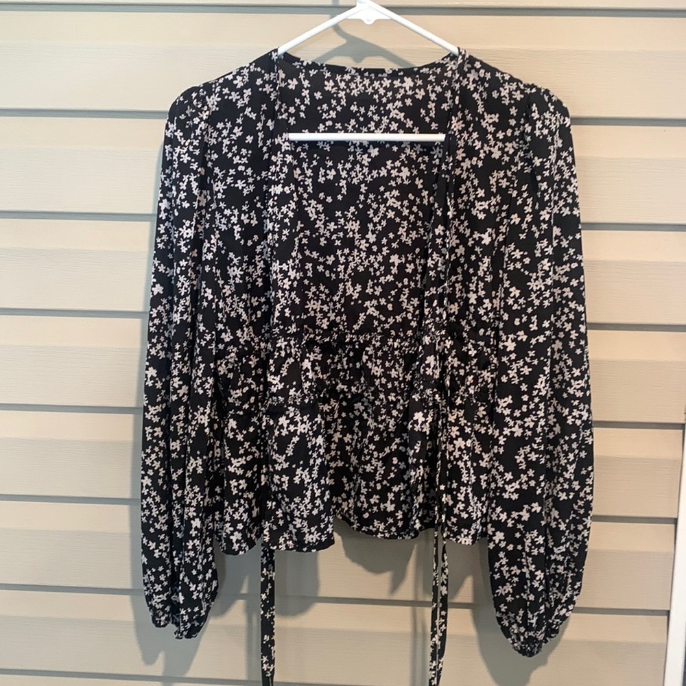 SHEIN Sz Small Top Double Tie Front Floral Long Puff Sleeve Black & White Floral